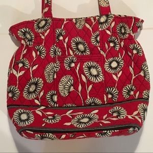 SALE!! Vera Bradley Bag - Deco Daisy - Retired